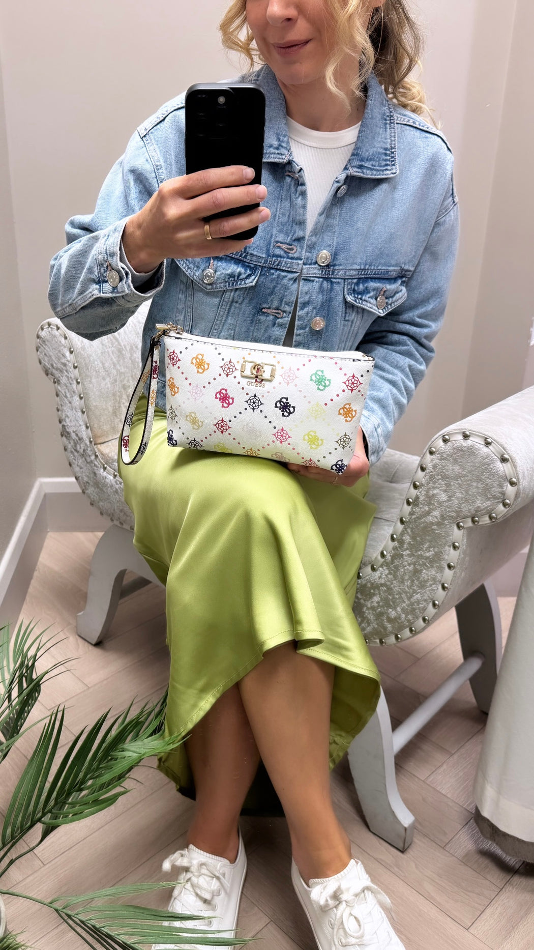 Guess emelie multi logo clutch gm9928145