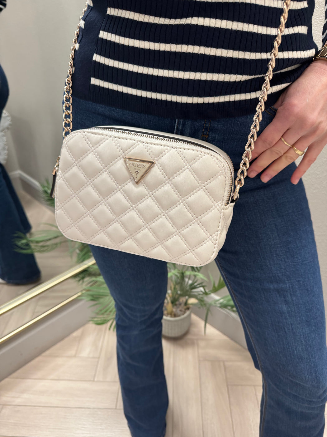 Guess giully off white crossbody qg967314
