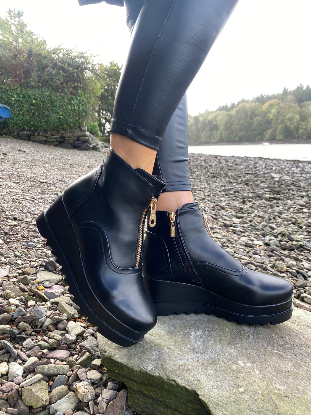 Portaferry black boots