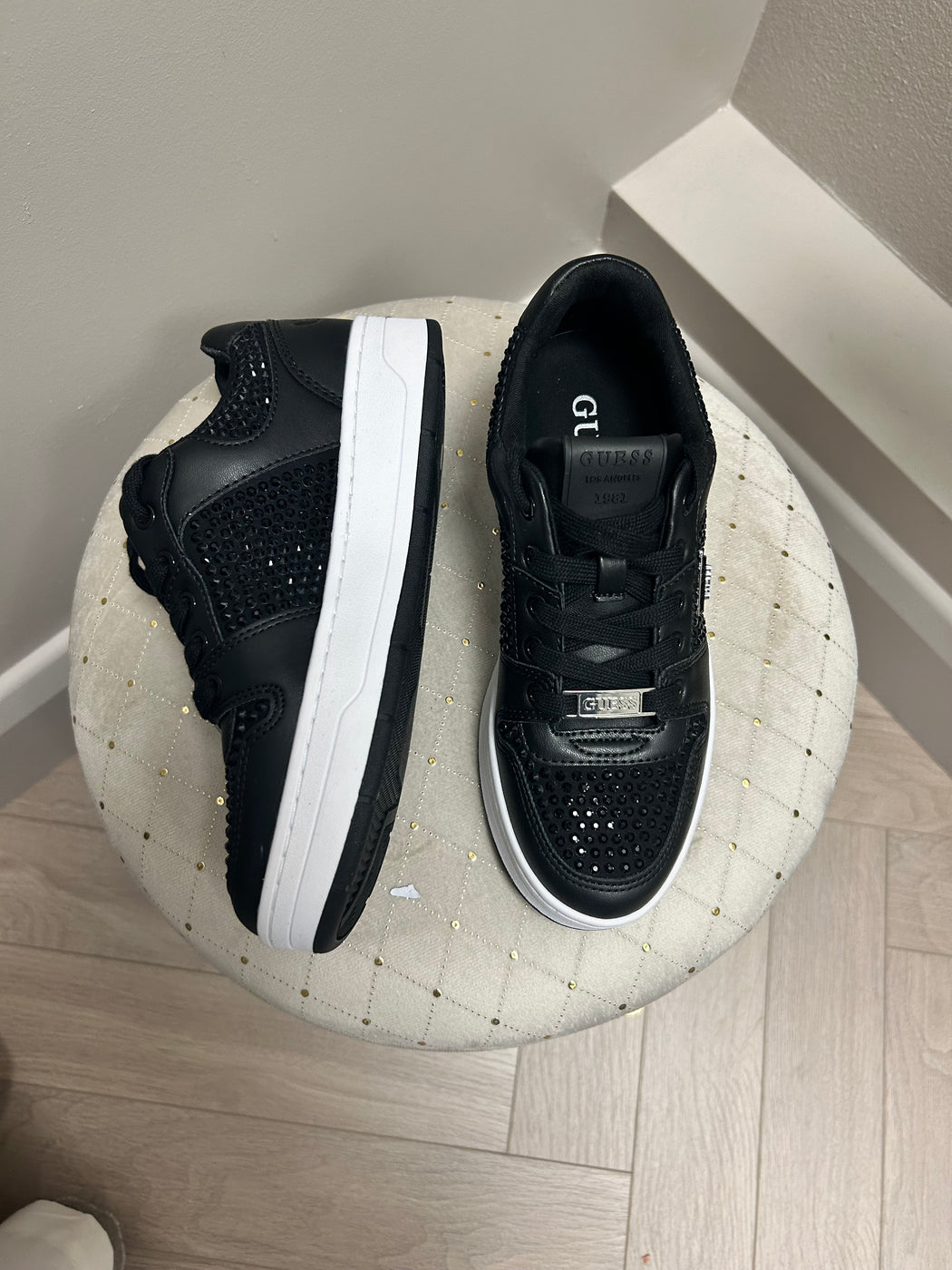 Flfnrsele12 guess black  trainer with rhinestones