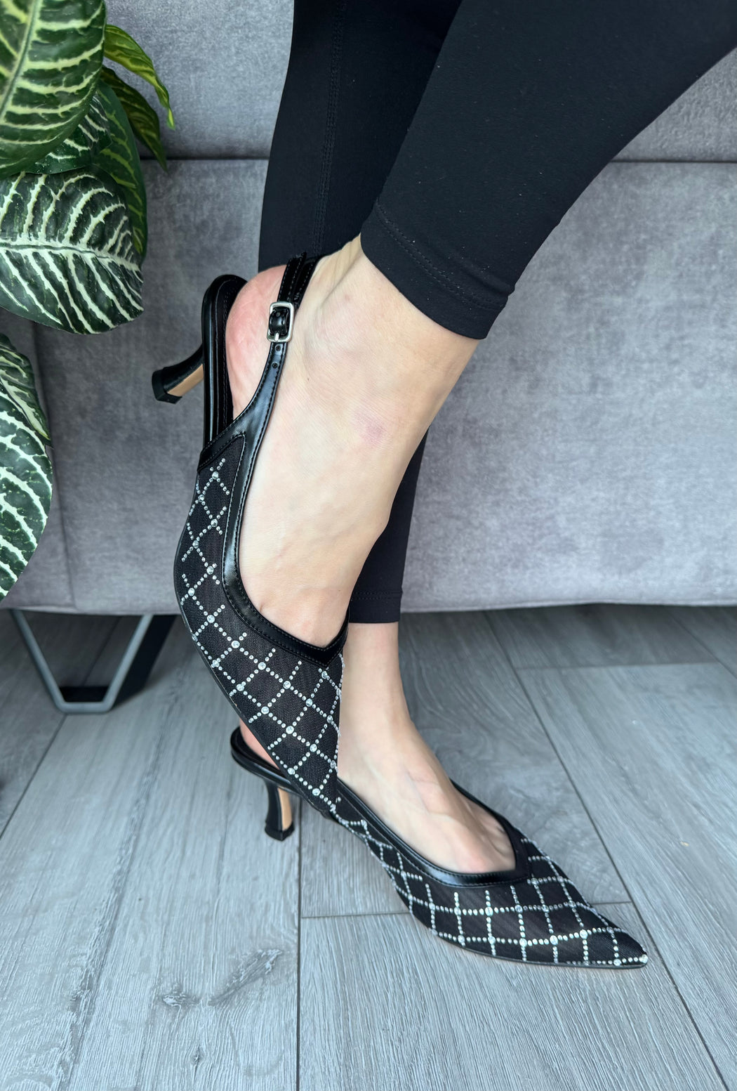 Kilda beach black jewels