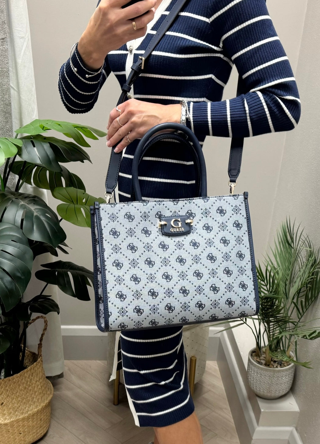 Guess navy logo neda bag jp965422
