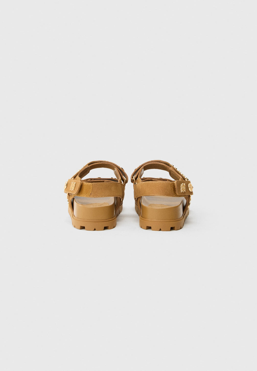 Guess tan suede logo sandals flpflpesu03