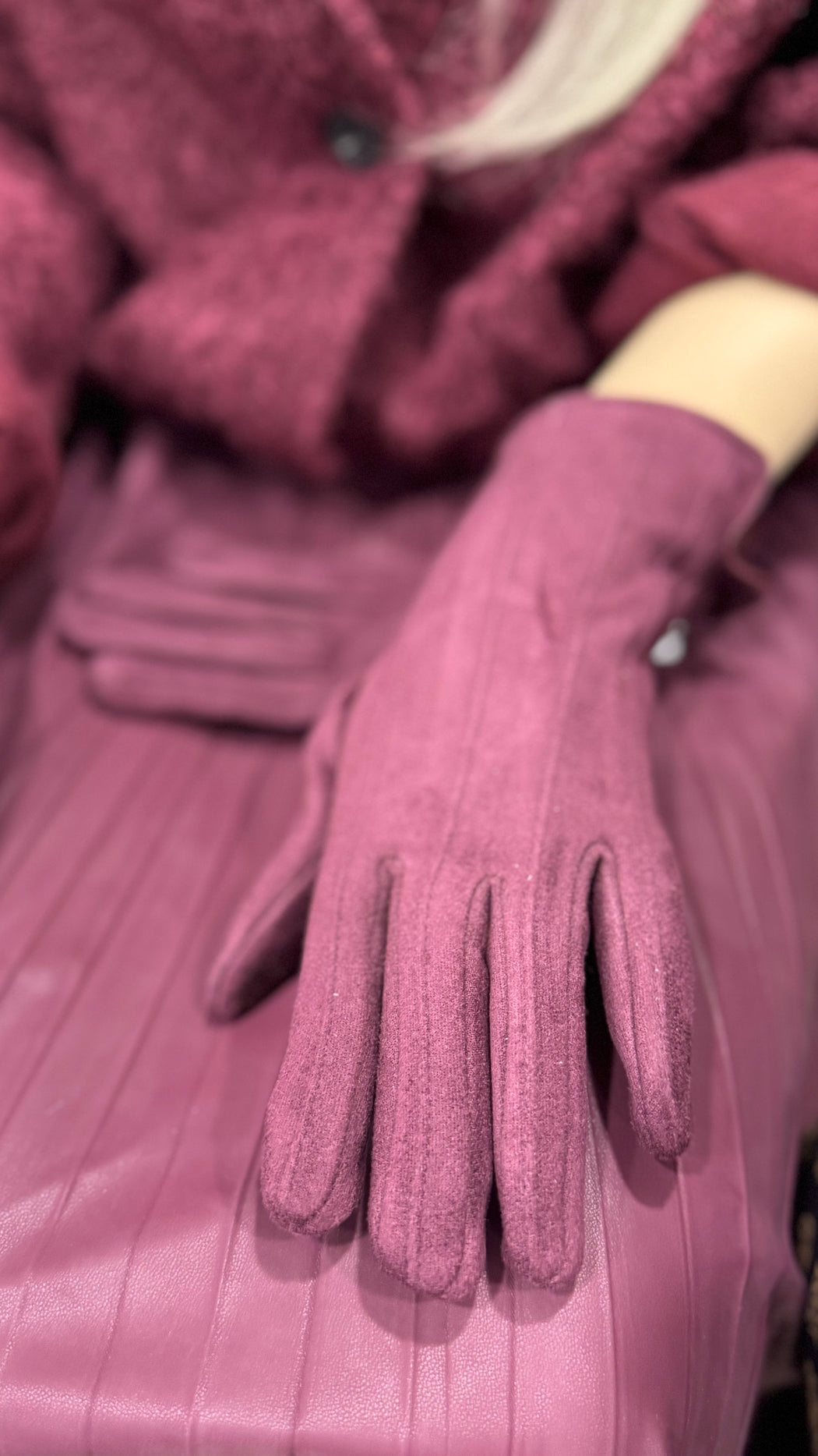 Peggy plum suede gloves