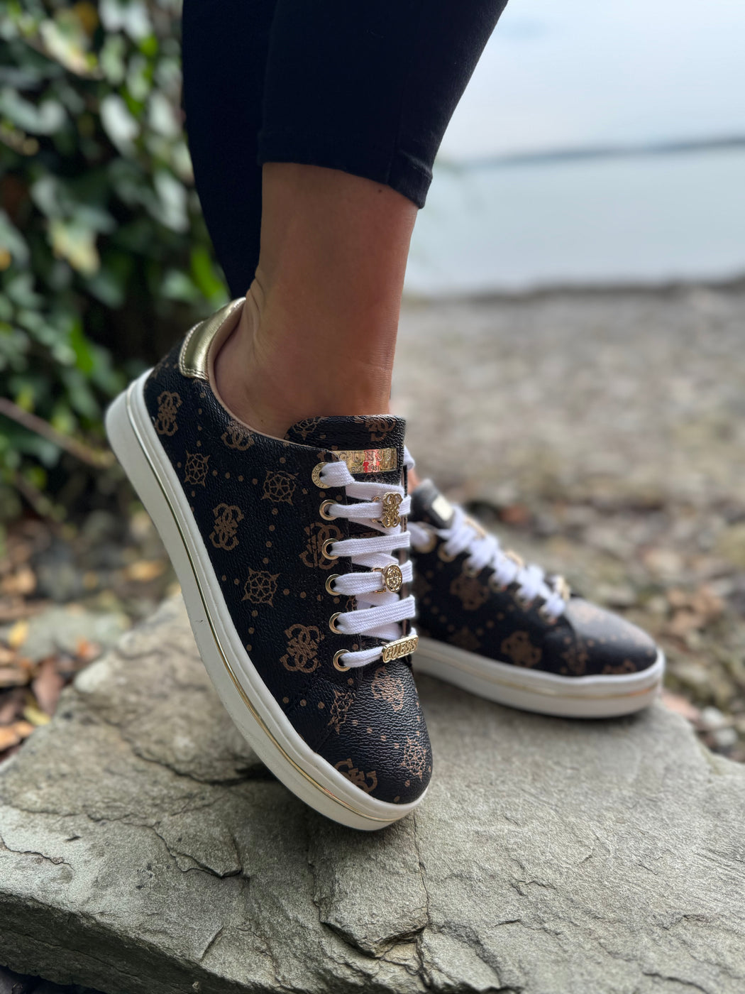 Guess logo sneaker