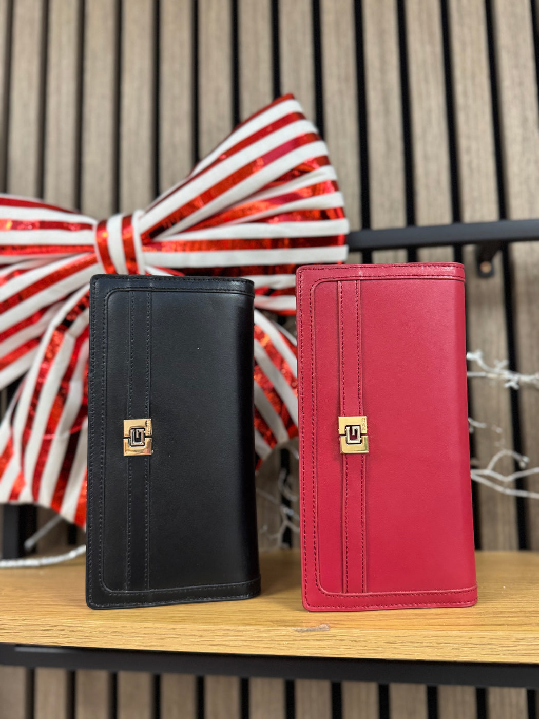 RW1718P5101 Guess Black Buckle Wallet