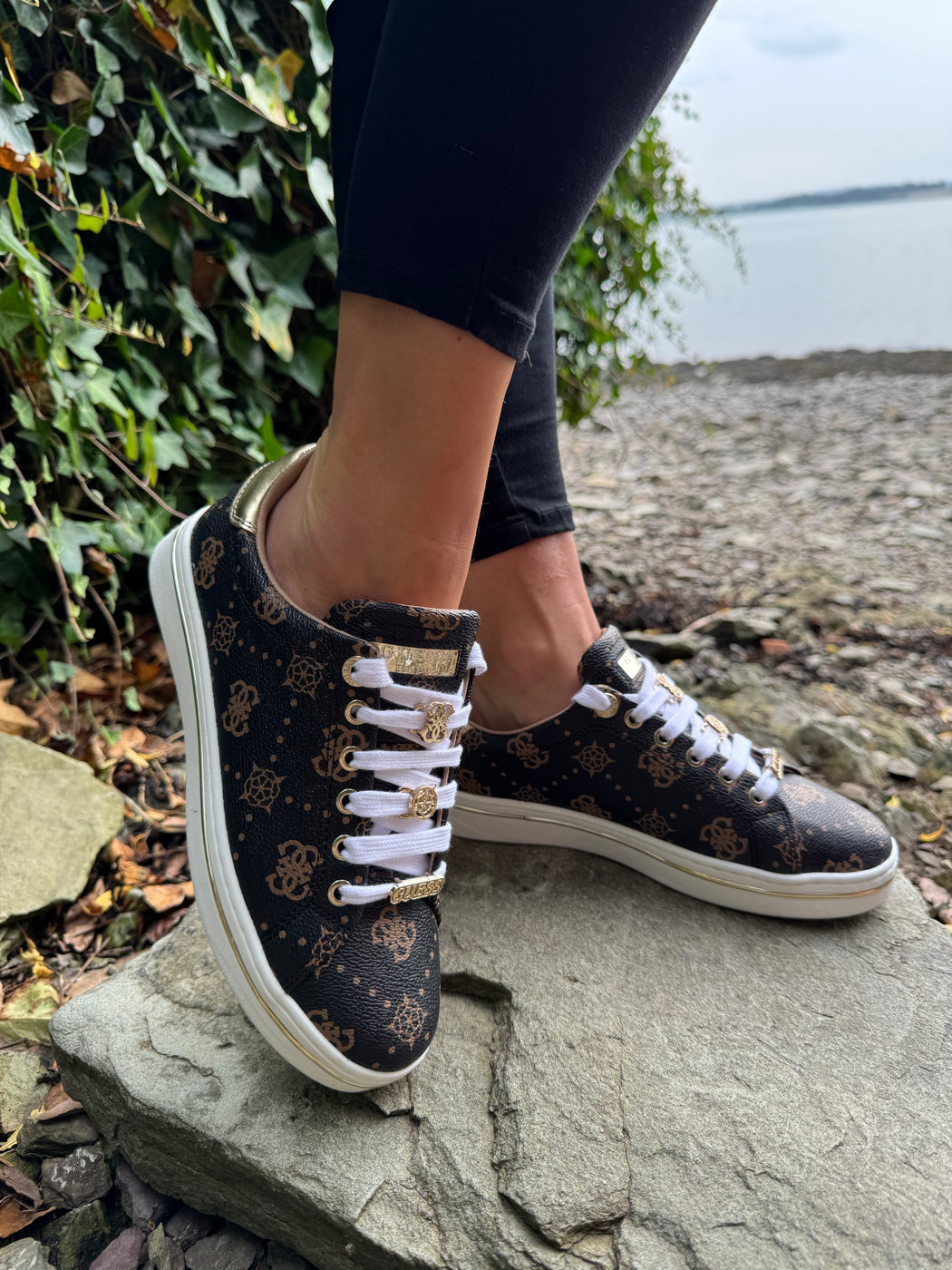 Guess logo sneaker