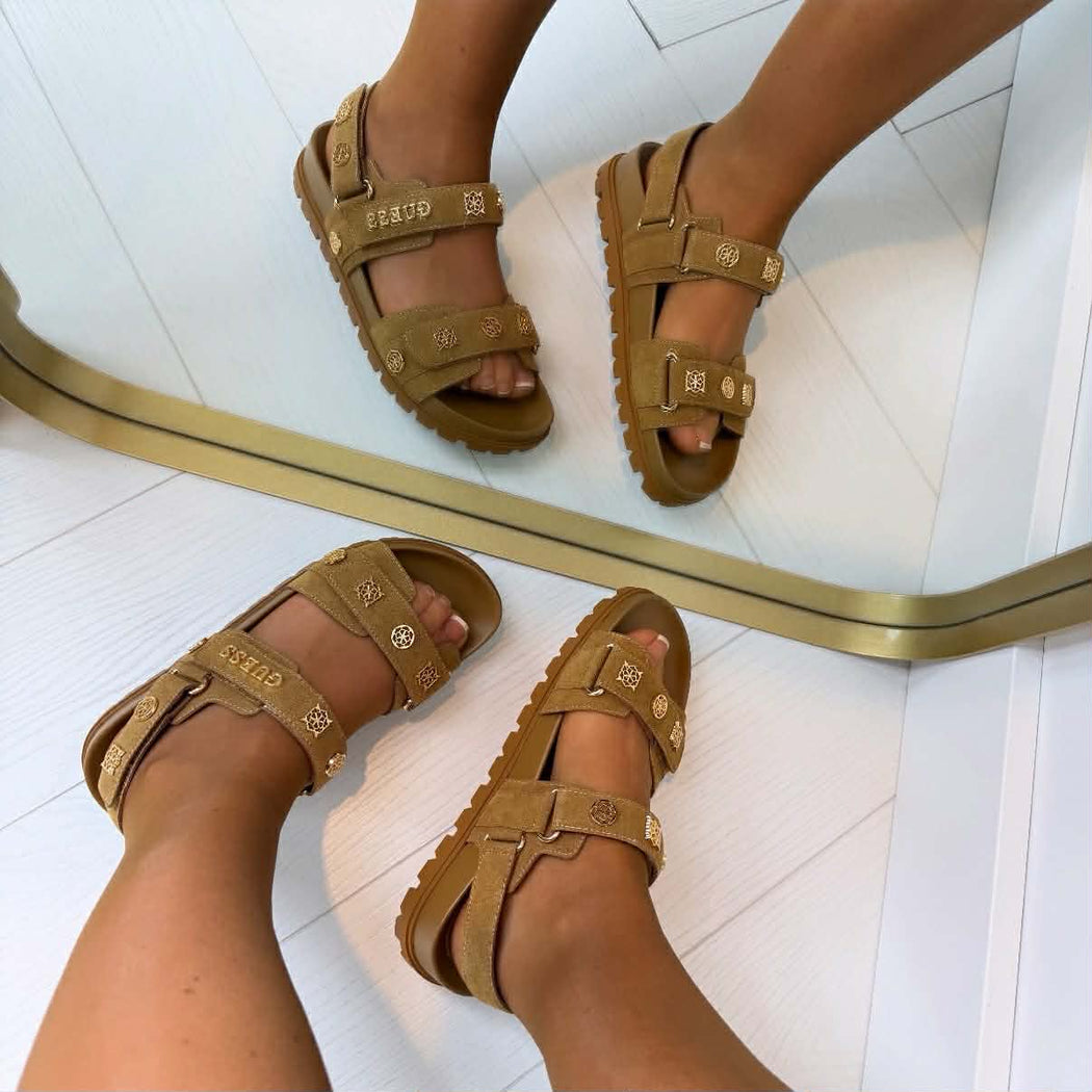 Guess tan suede logo sandals flpflpesu03