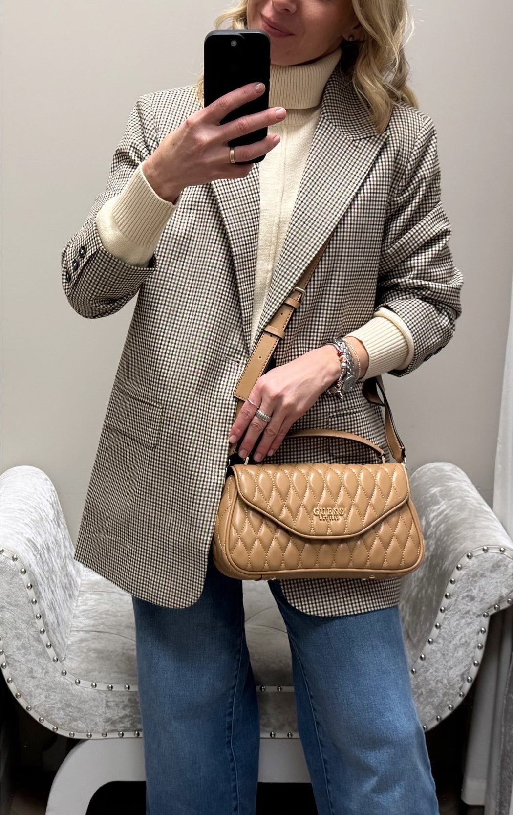 Guess Beige VALLA Bag. QG812220