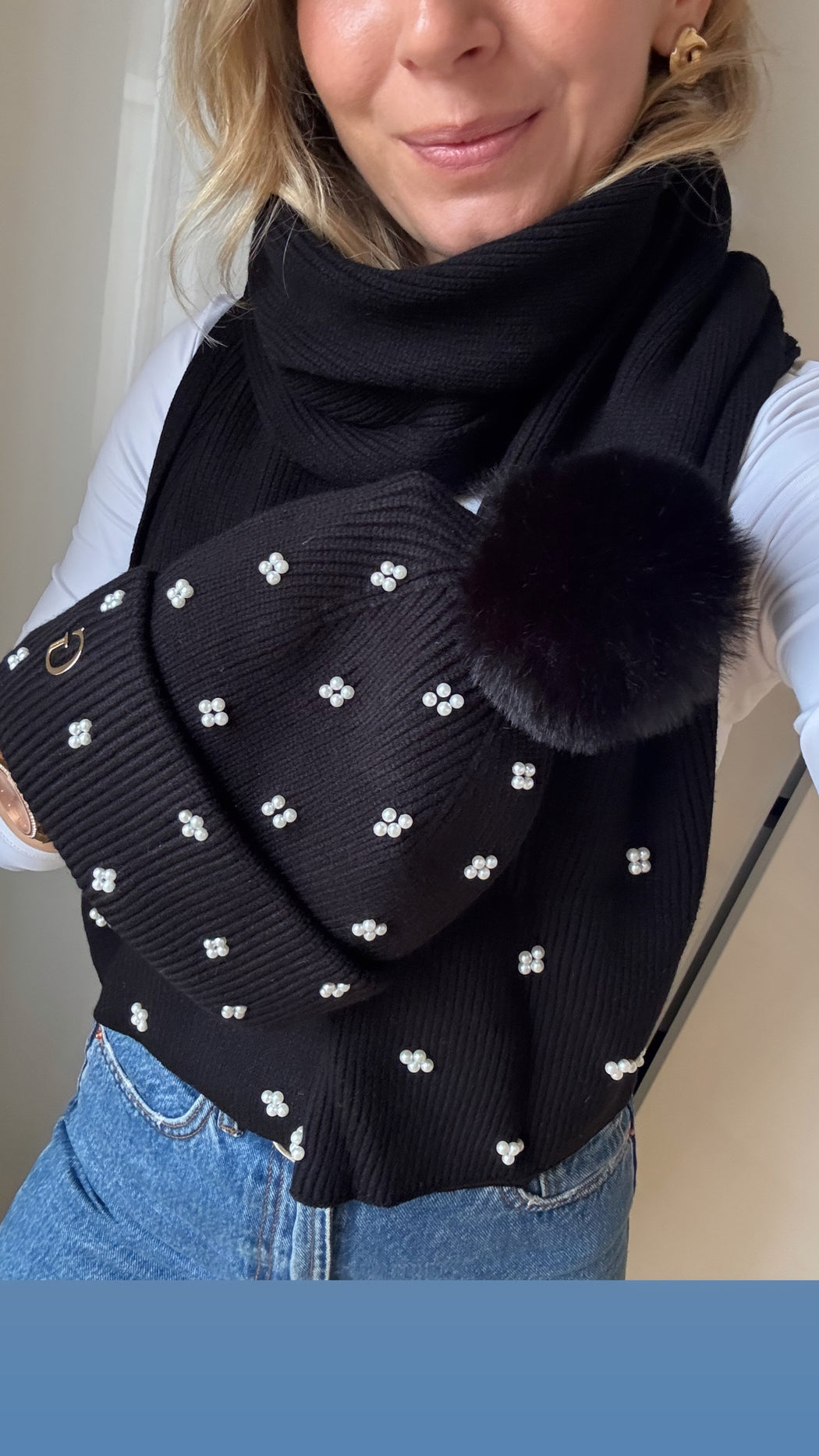 Guess black pearl pompom hat AW5635VIS01 - BLA