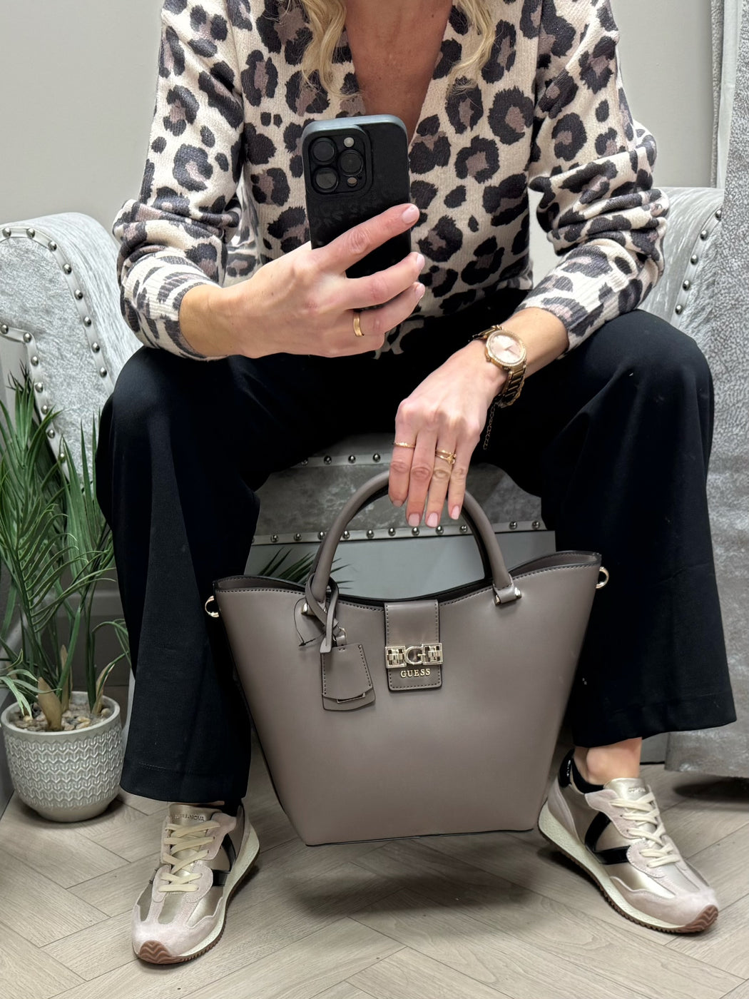 Guess bag VG989122
DARK TAUPE JANE