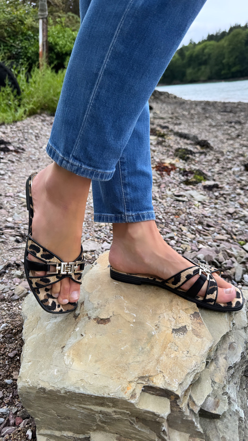 Guess FLJREAPEL19 Leopard Slider with Gold Buckle