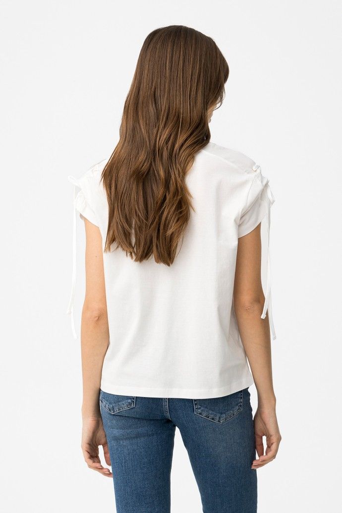 Judi winter /white t /shirt