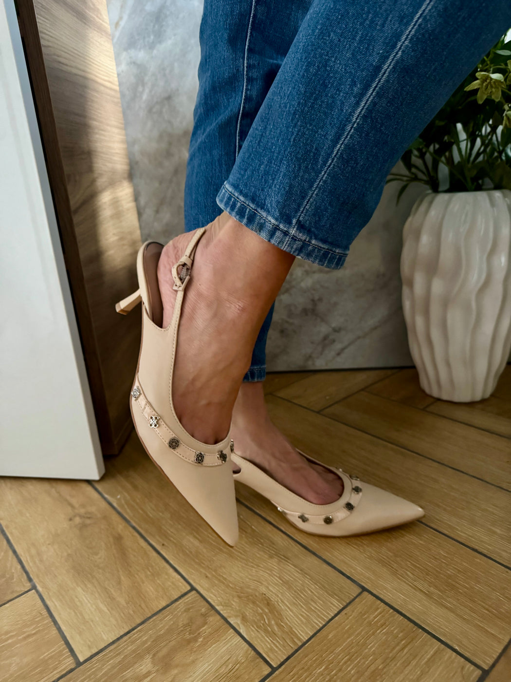 Yanai 4G Peony Logo Slingbacks FLPYANLEA05