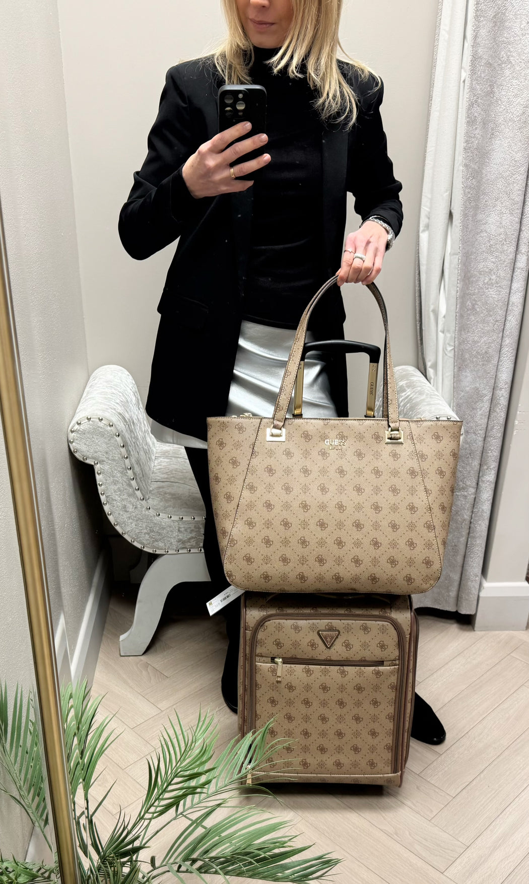 Guess Latte CALEBRA Travel Bag. LP9536024.