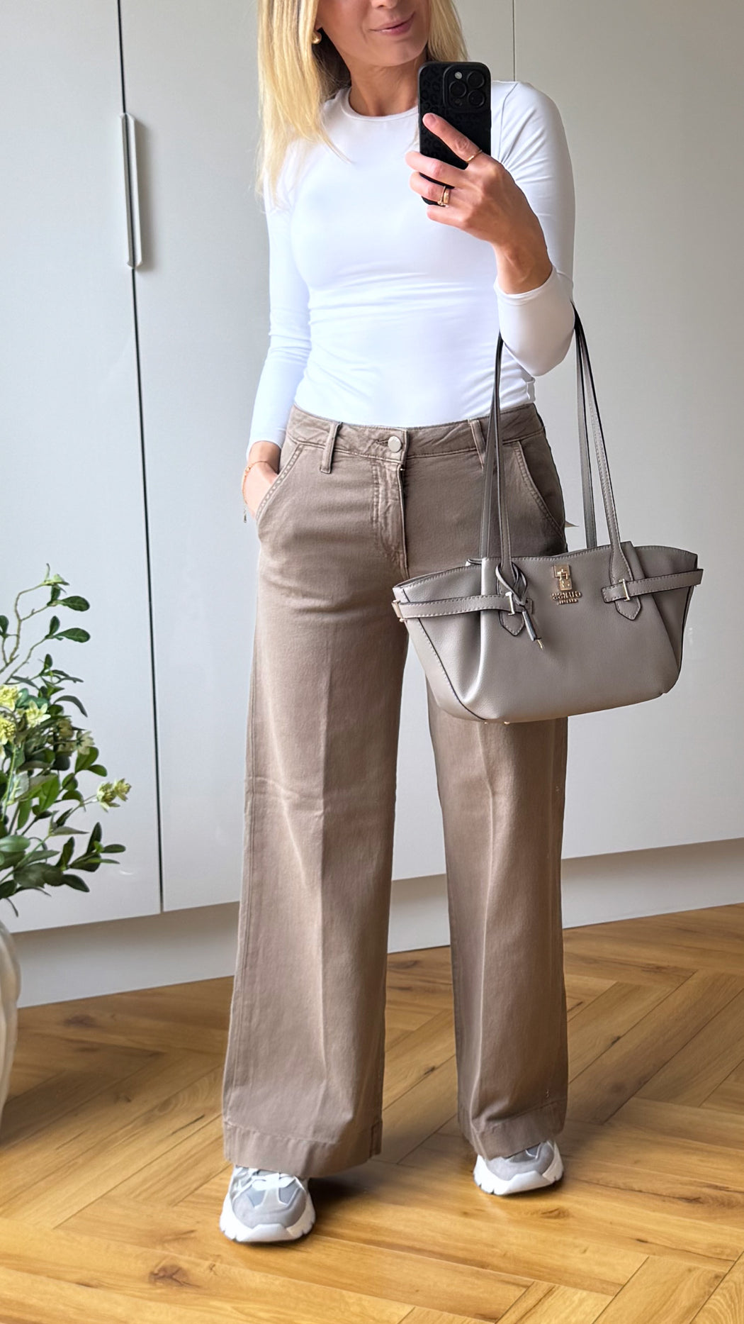 Guess dark taupe yesba BG783308
