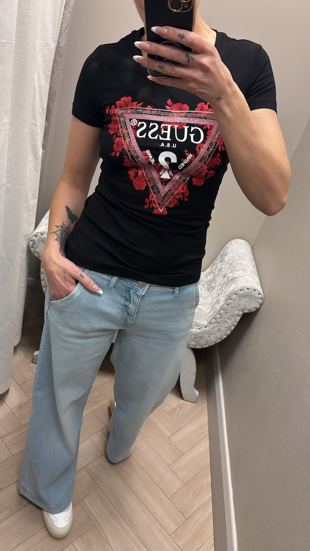 Guess red flower triangle T-Shirt w6r123j1314- jblk