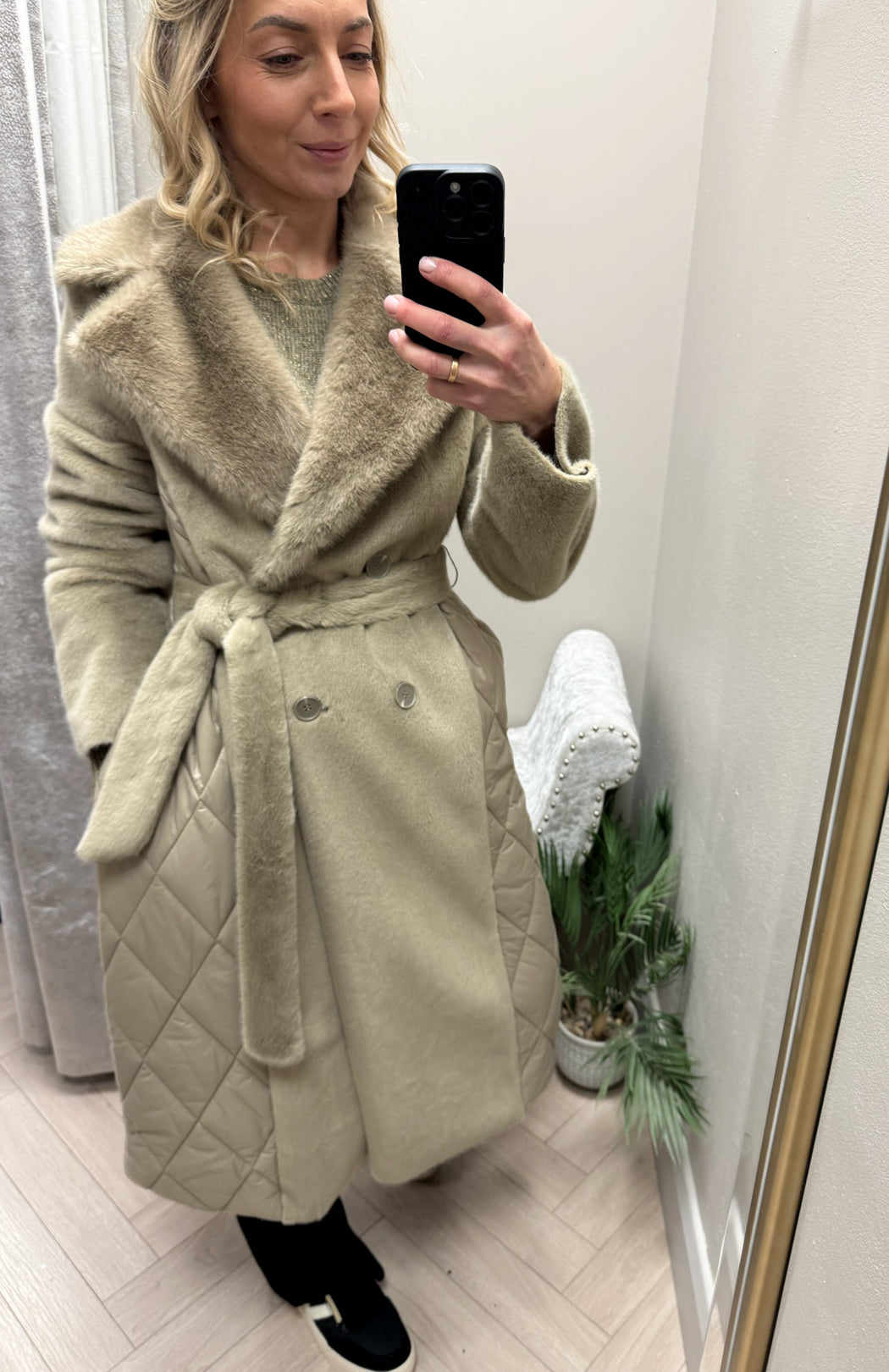 Guess Jole Coat. W5BL68W4200