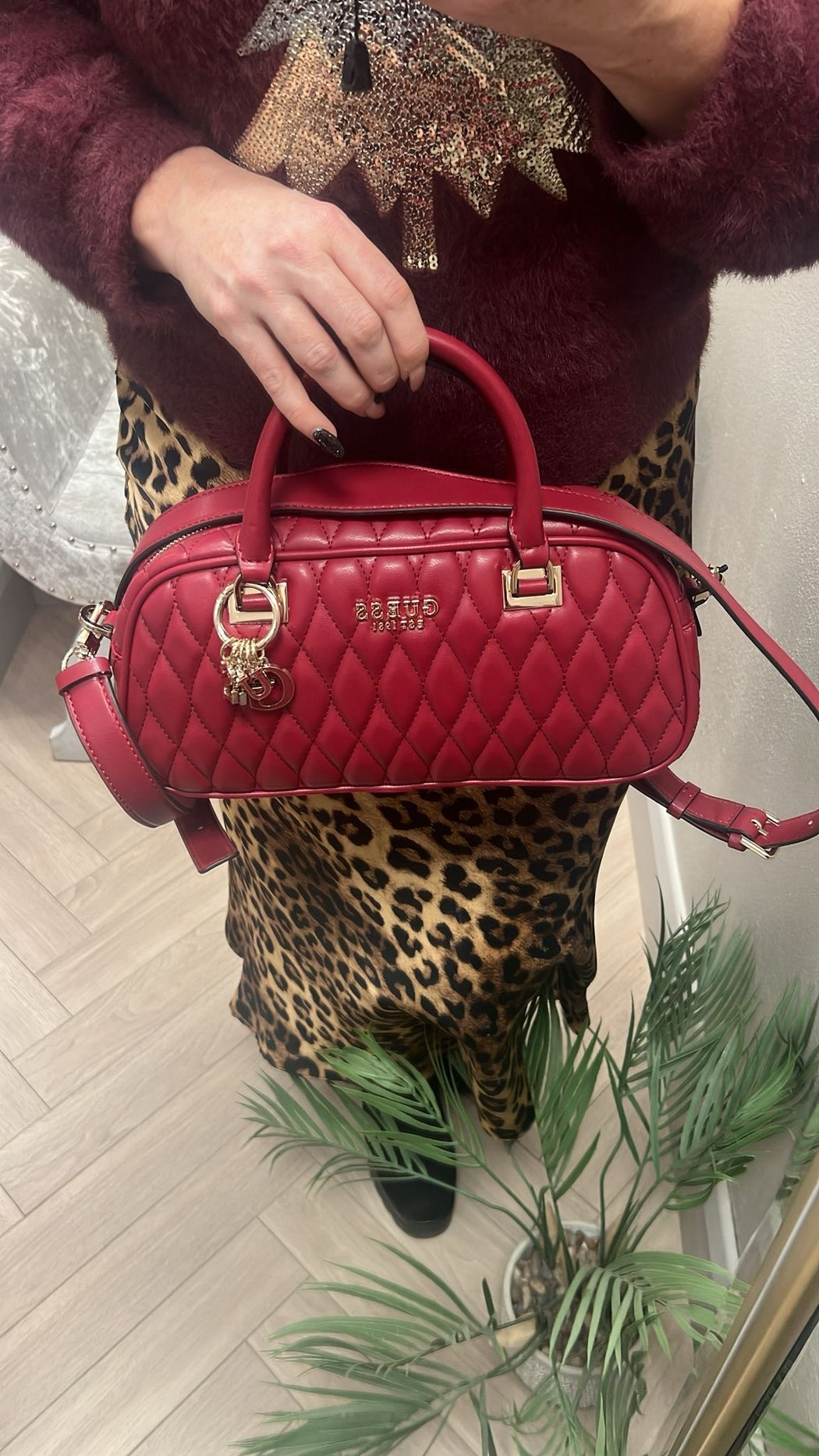 Guess Red VALLA Bag. QG812205.