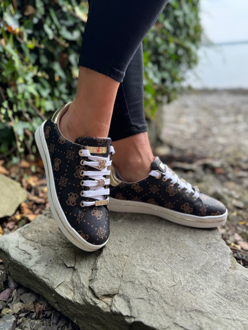 Guess logo sneaker