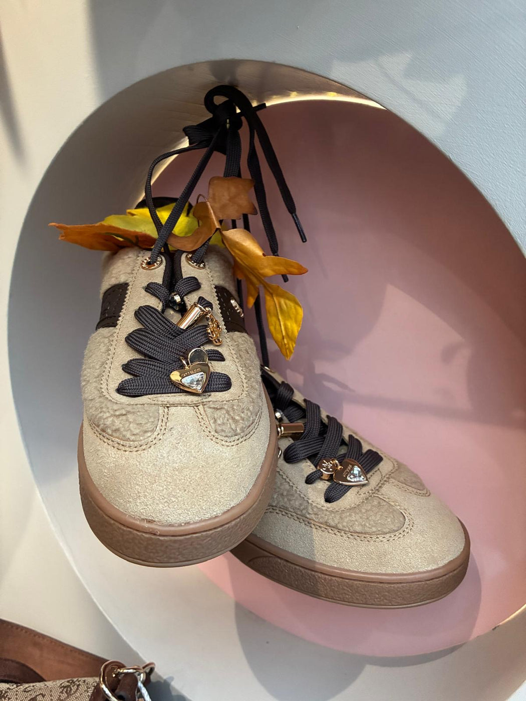 Guess beige teddy trainers flfn3afur12