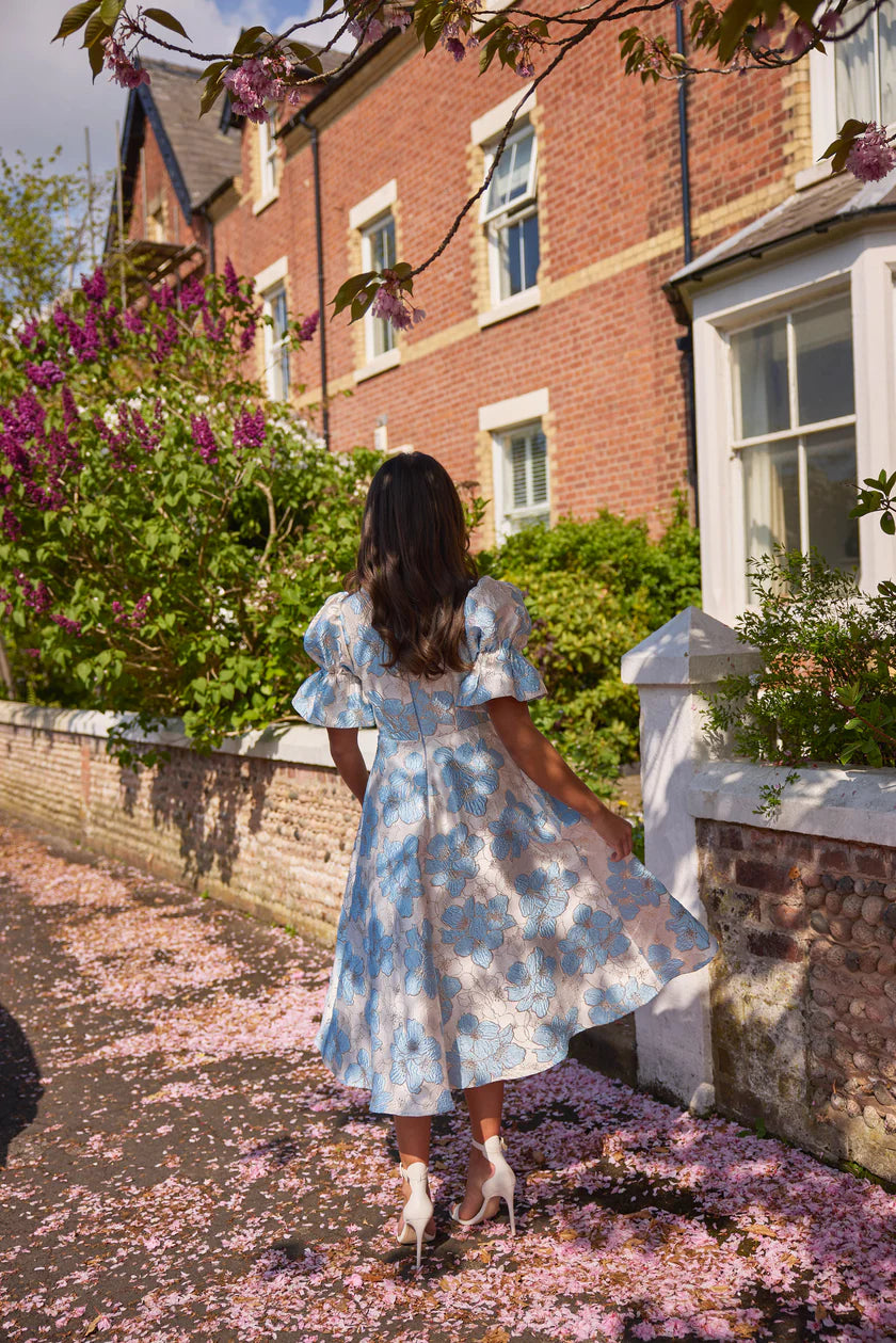 CALLIE 8th sign. METALLIC PUFF SLEEVE MIDI DRESS - PALE BLUE