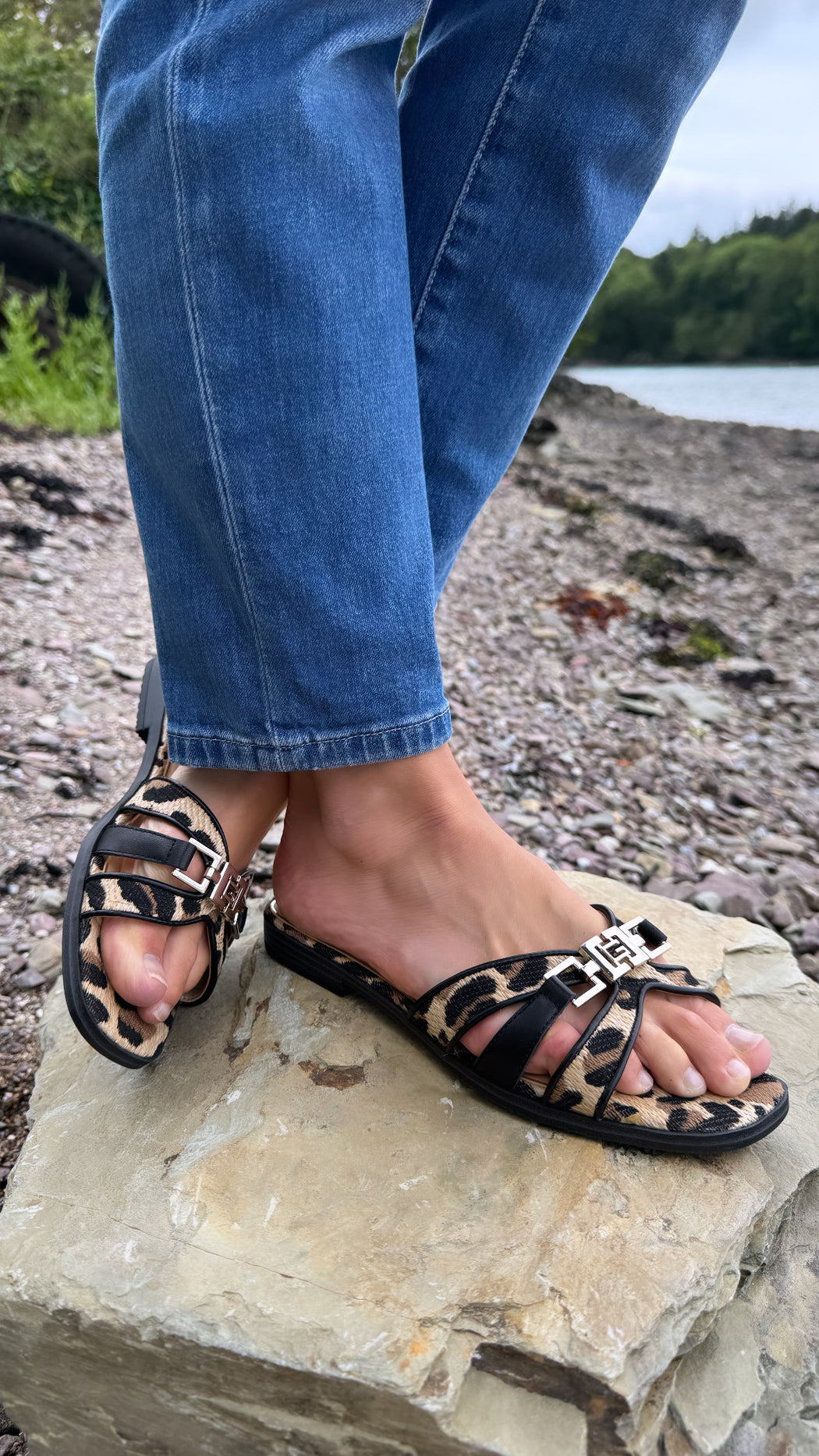 Guess FLJREAPEL19 Leopard Slider with Gold Buckle