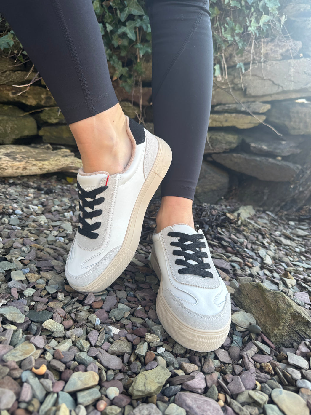 Eighty white coal Runners