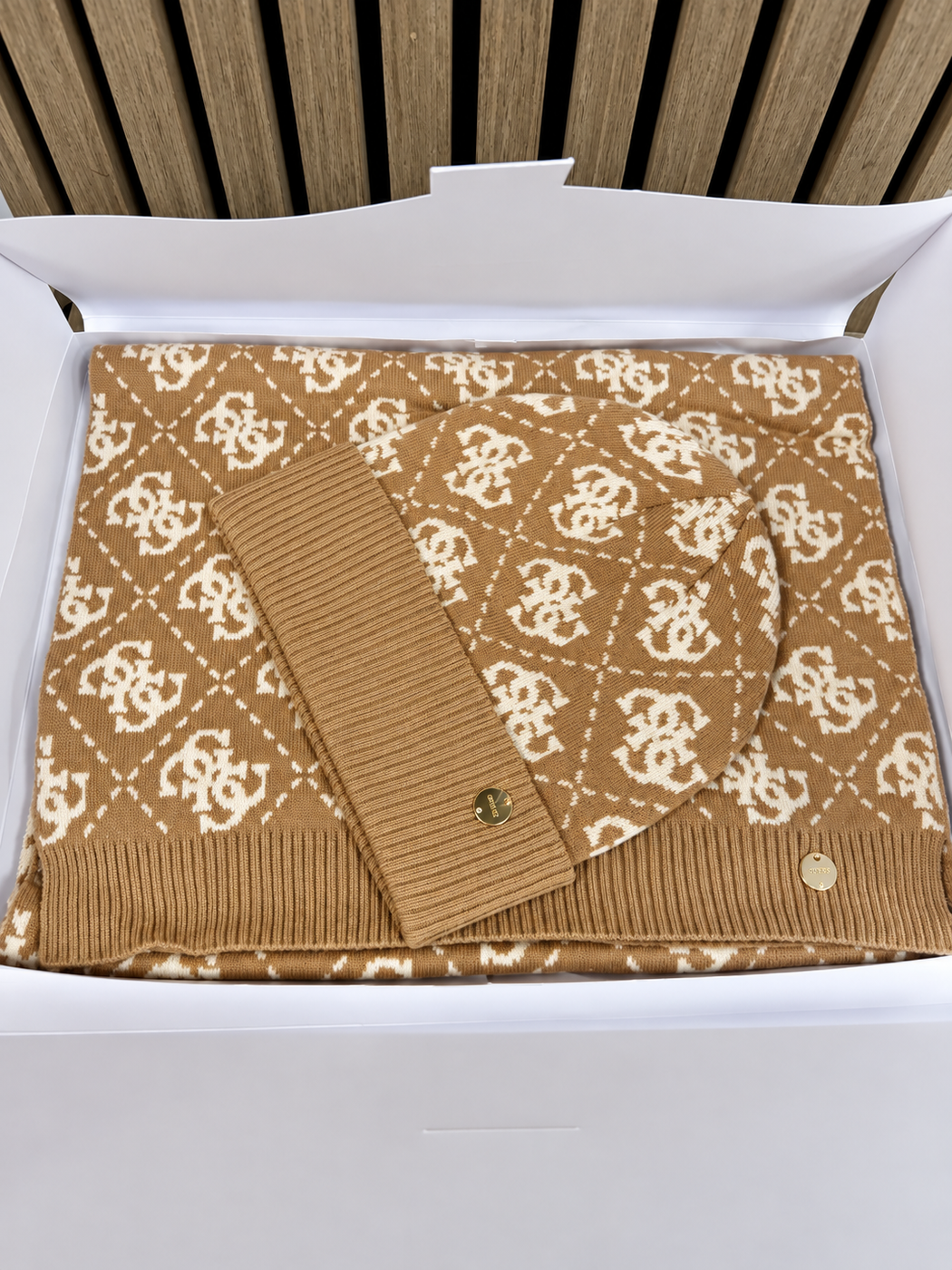 Guess Hat & Scarf Gift Set in TAUPE. GFBOXWP6401 - LOU