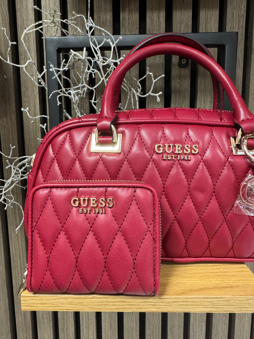 Guess Red VALLA Wallet. QG8122137