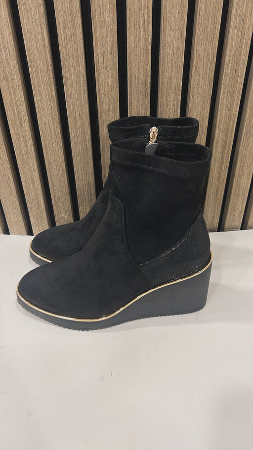 Poole Schwartz black wedge boots
