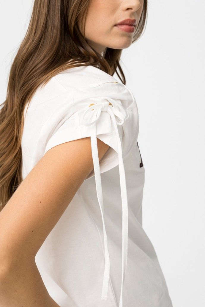 Judi winter /white t /shirt