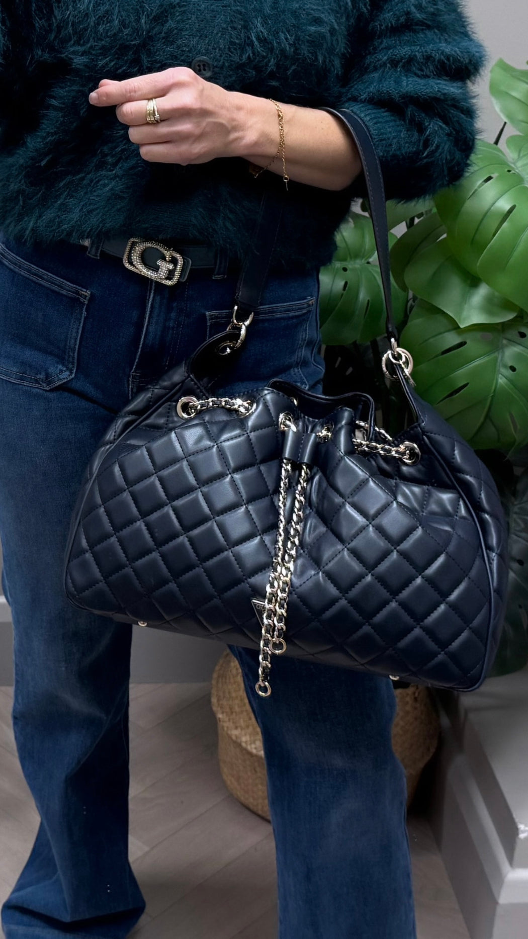 Guess Midnight JULIET Bag. QG245601