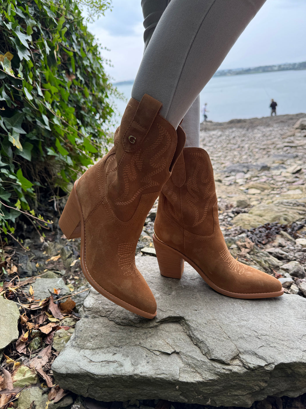 Guess 3/4 suede boots FLTSALSUE10