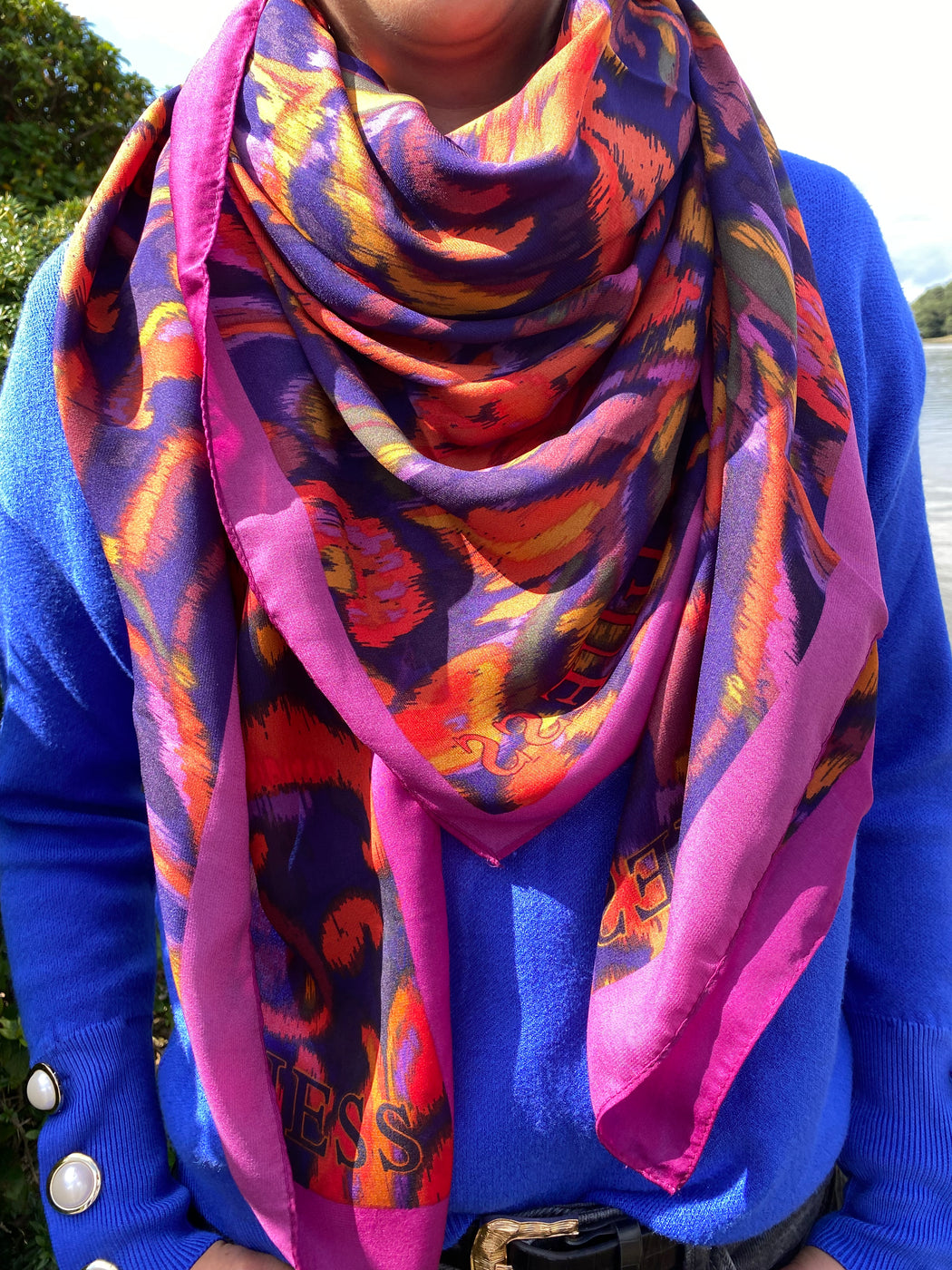 Guess Fum Purple scarf