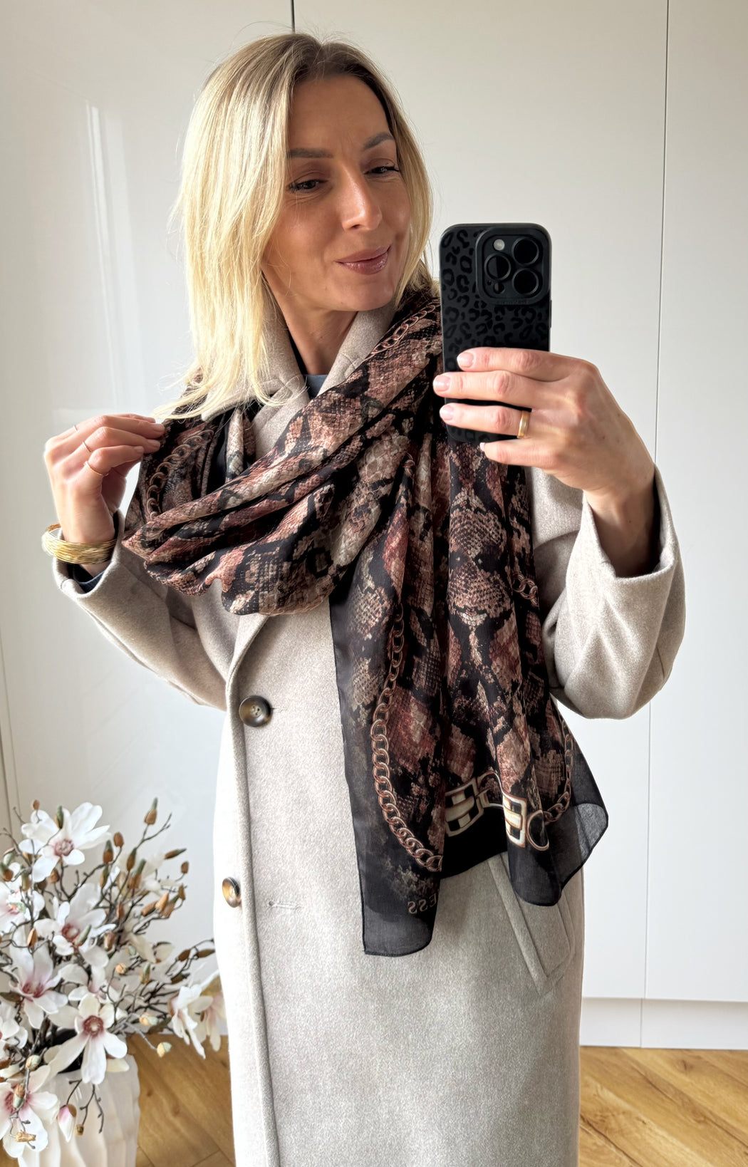 Guess animal print svarf AW5442POL03 - LTM