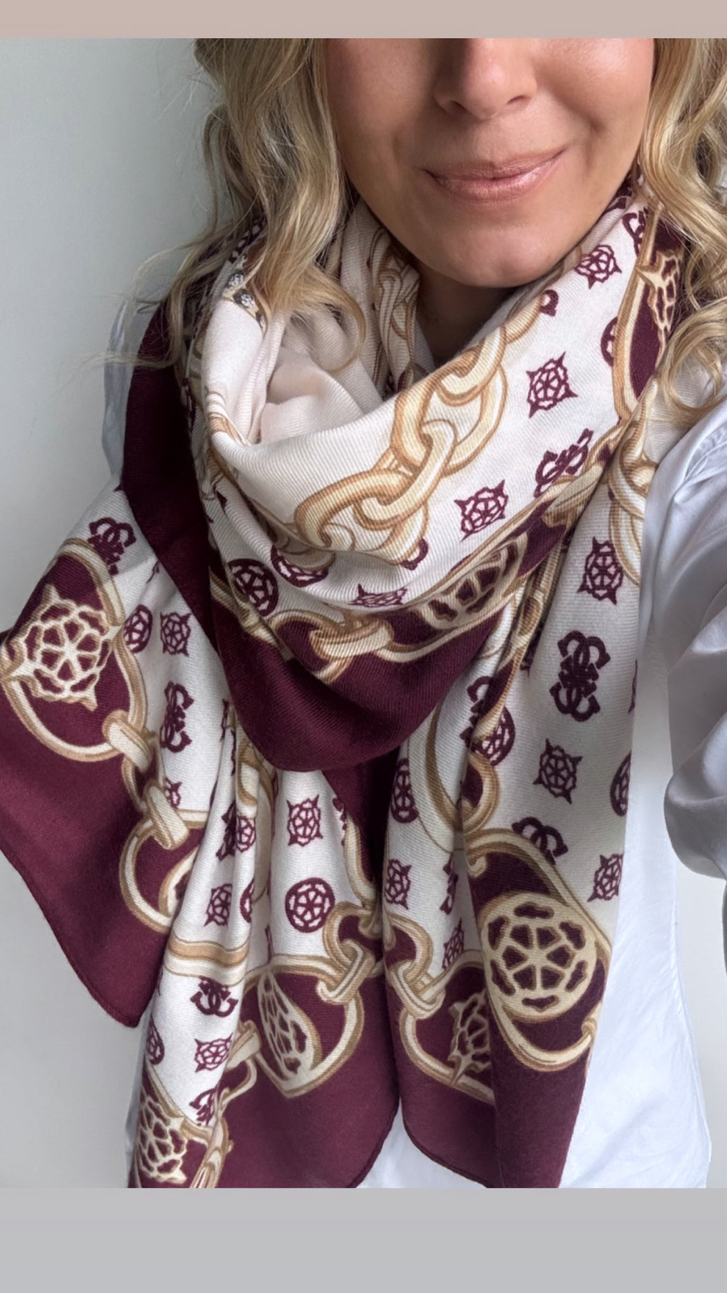 Guess burgundy scarf AW5464POL03 - BUR