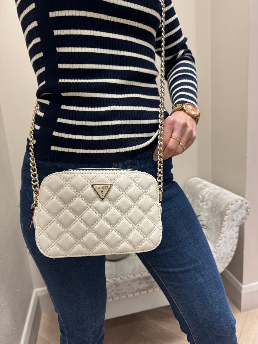 Guess giully off white crossbody qg967314