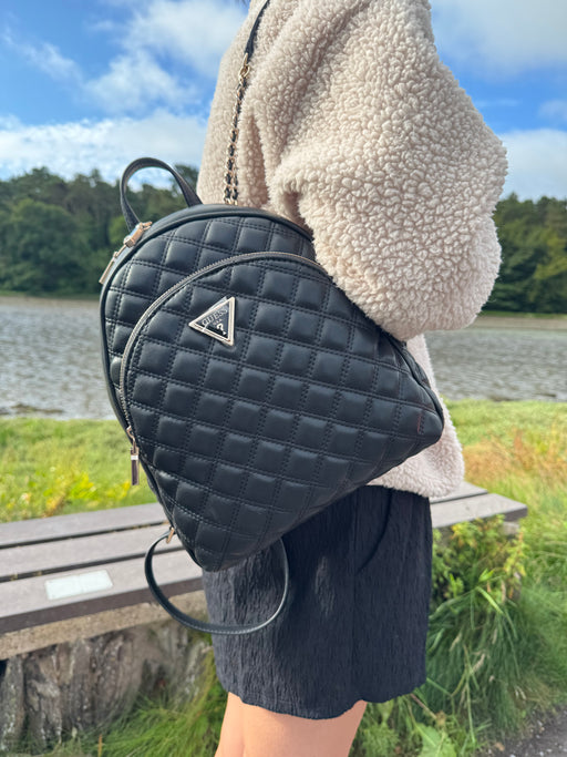 Guess black giully back pack QG874832
