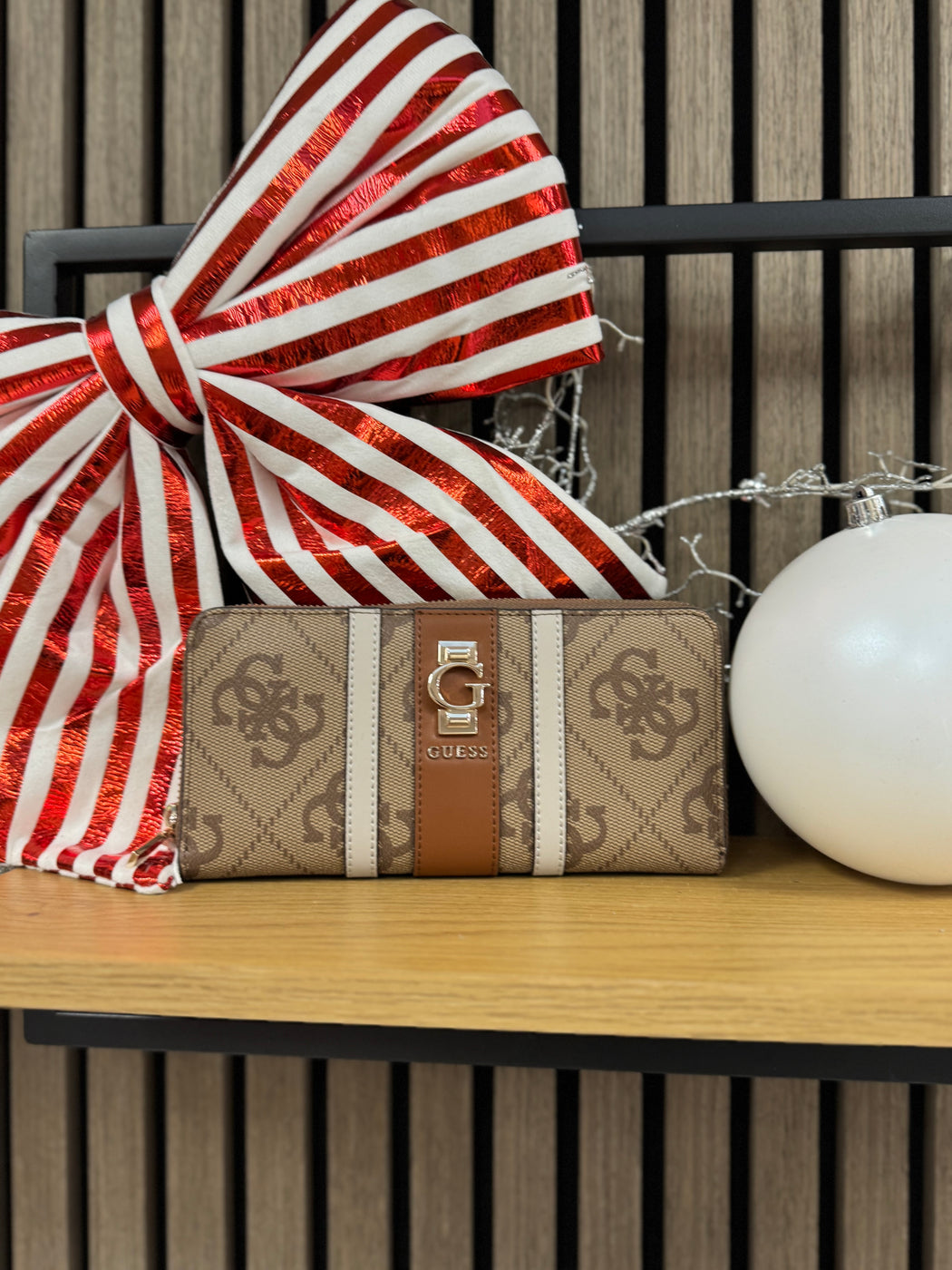 Guess ERENIA LATTE Logo Wallet. SO7838146.