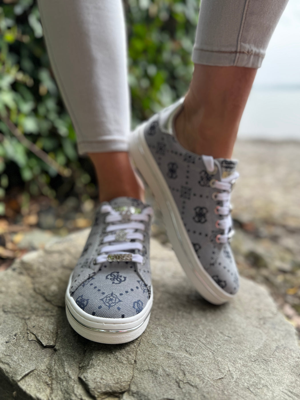 Guess navy silver logo sneaker flytss2fal12