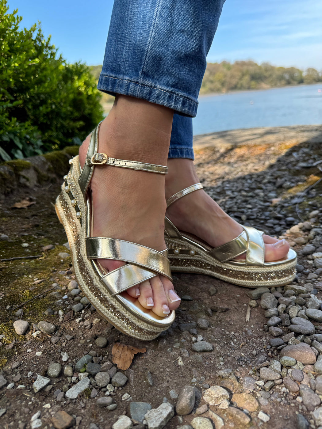 Clonalis gold weave wedge