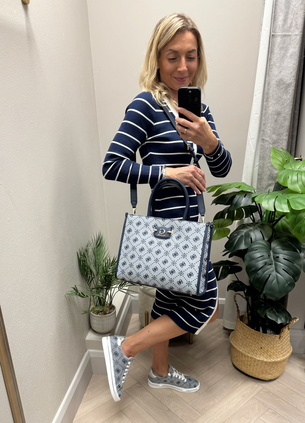 Guess navy logo neda bag jp965422