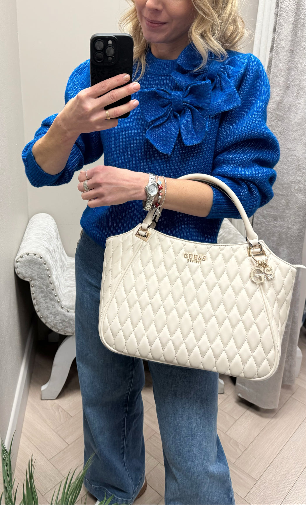 Guess VALLA Bag. QG812222