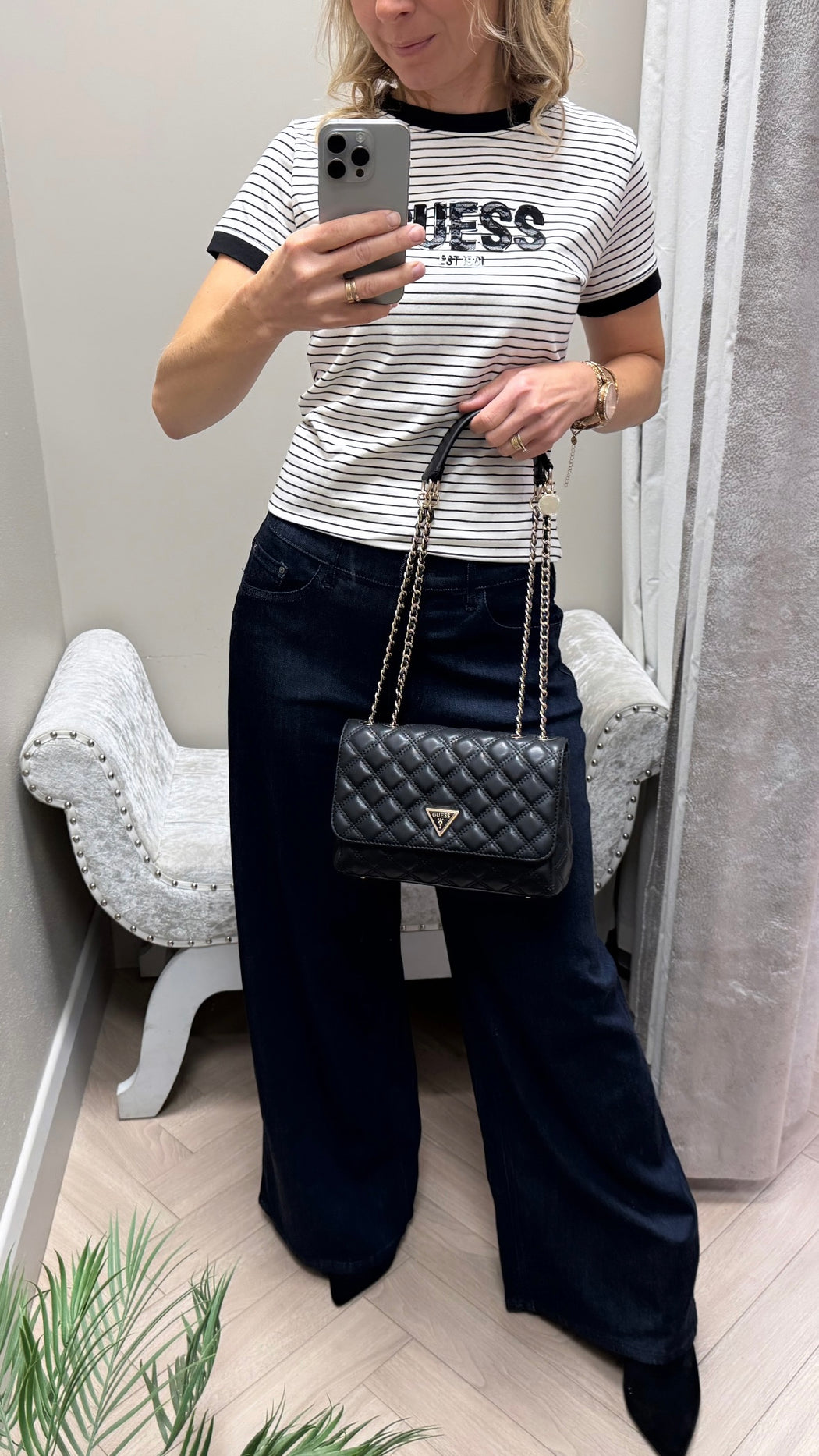 Guess dark indigo Jeans. W6BAJ5D2717
