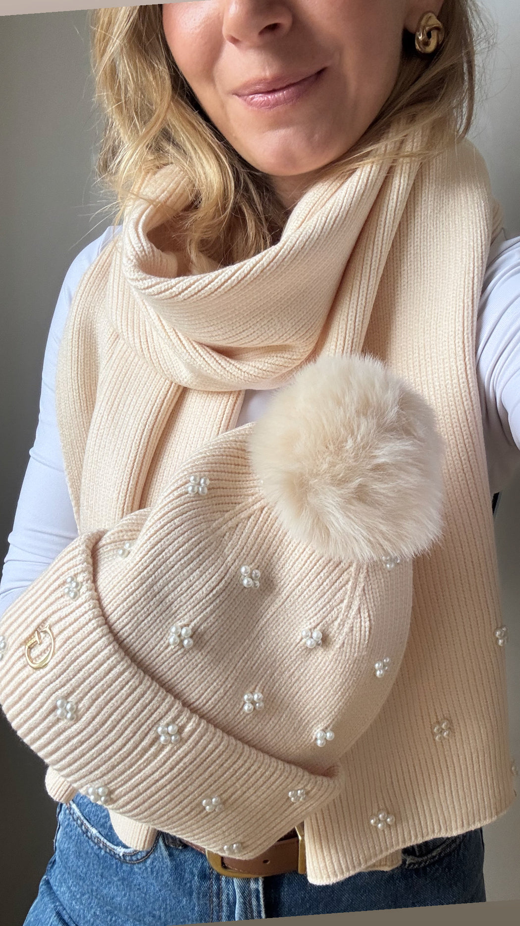 Guess cream pearl Pom Pom hat AW5635VIS01 - OFF