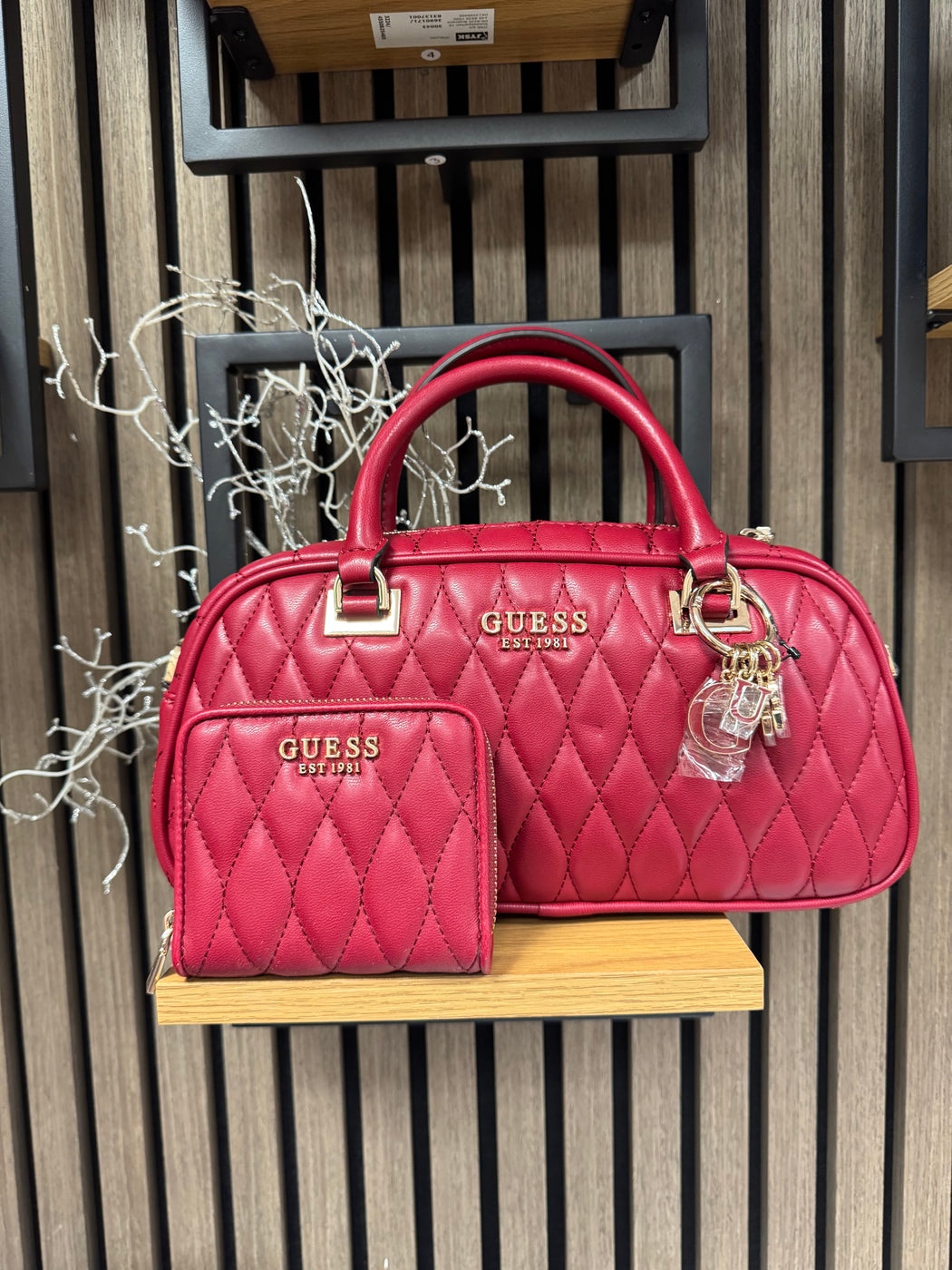 Guess Red VALLA Bag. QG812205.