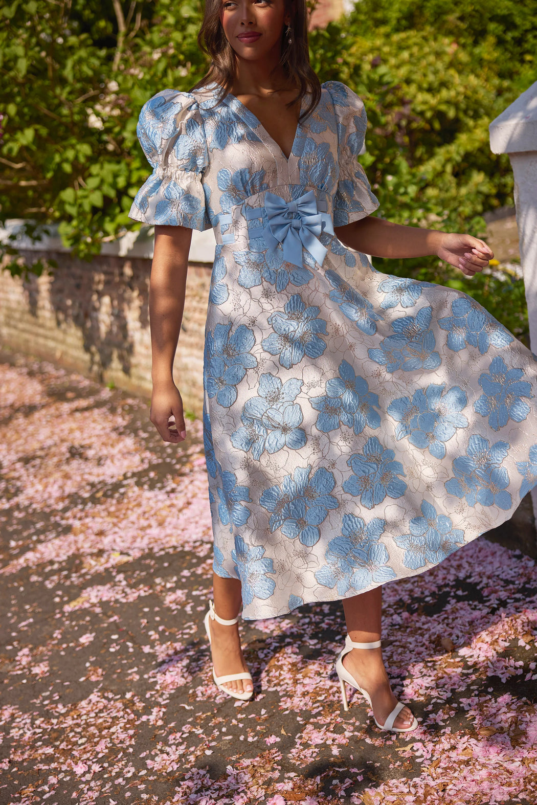 CALLIE 8th sign. METALLIC PUFF SLEEVE MIDI DRESS - PALE BLUE