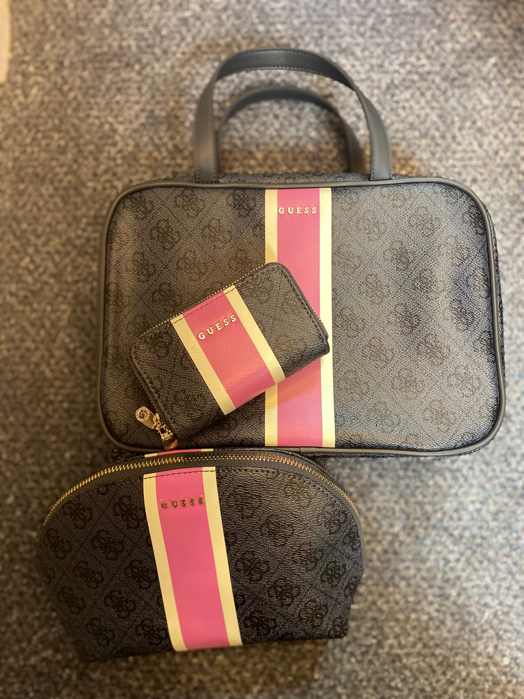 Guess pink black vanity case