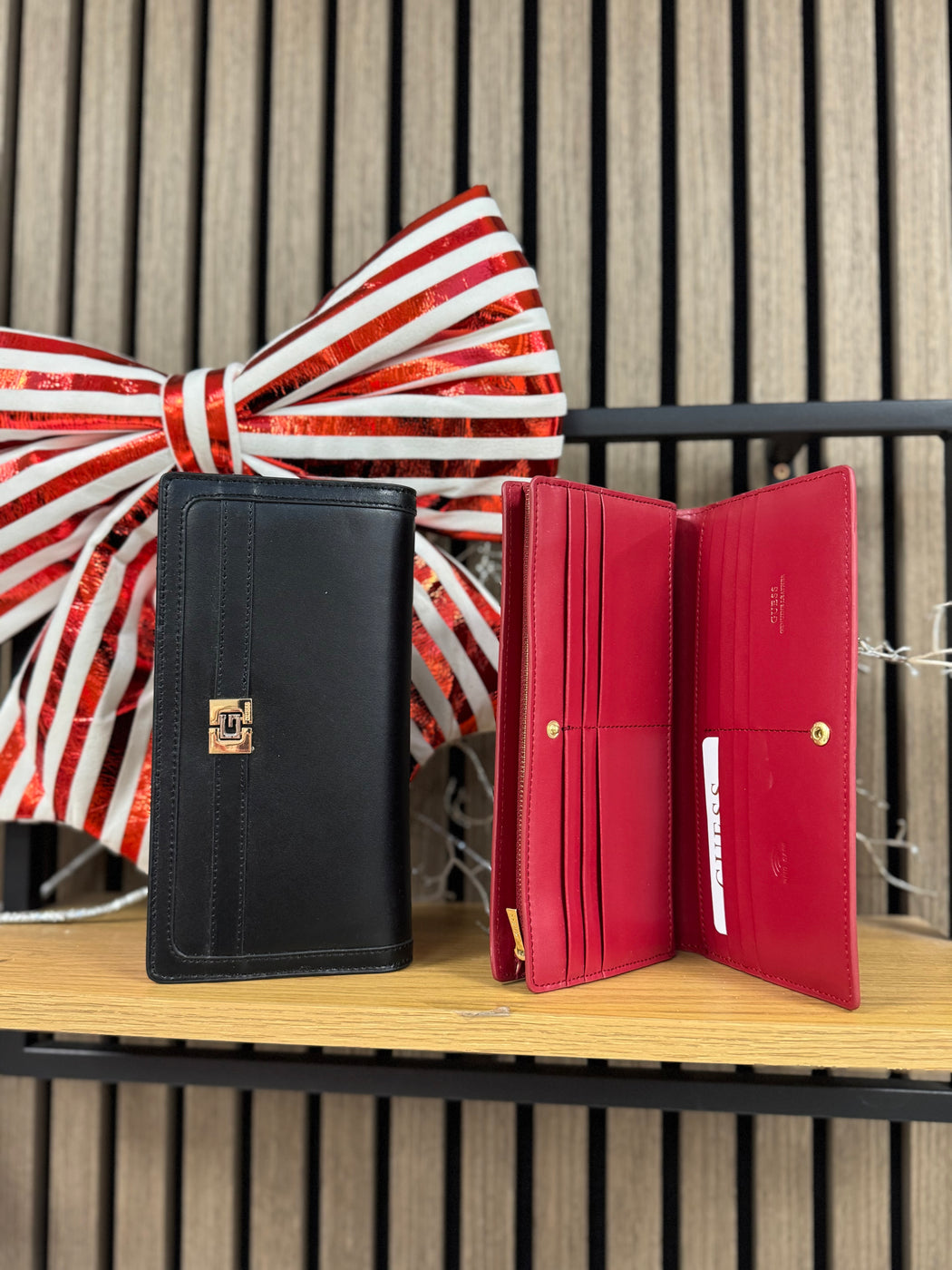 RW1718P5101 Guess Black Buckle Wallet